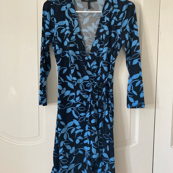 BCBG floral blue and black wrap dress - Picture 3 of 3